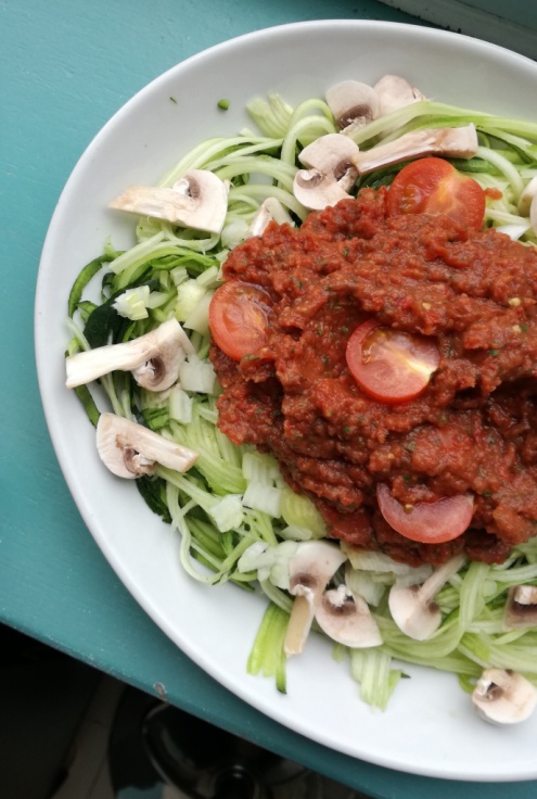 spaghettis de courgette à la bolognaise crue vegan et sans gluten médical médium compatible