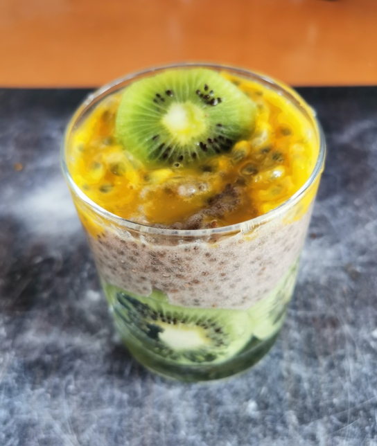 crème dessert exotique au chia kiwi et fruit de la passion vegan et sans gluten médical médium compatible