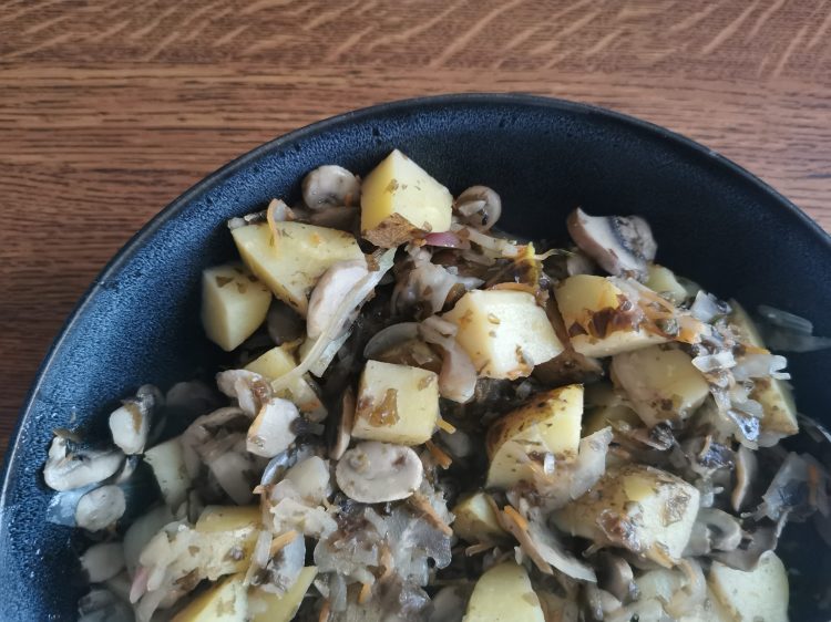 Une poêlée de pommes de terre et champignons sans gras toute simple !